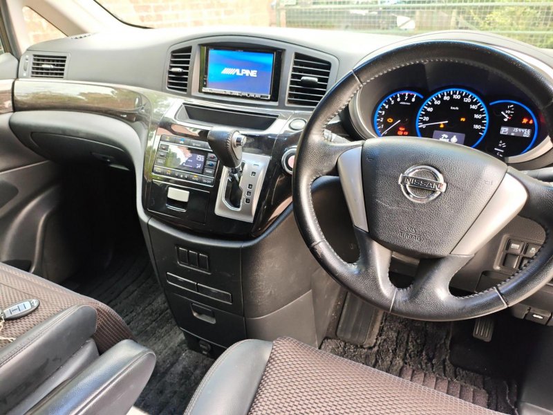 NISSAN ELGRAND