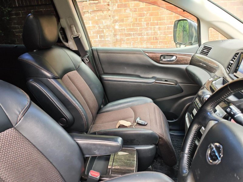 NISSAN ELGRAND