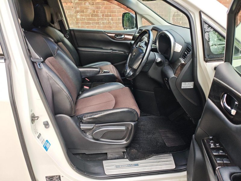NISSAN ELGRAND