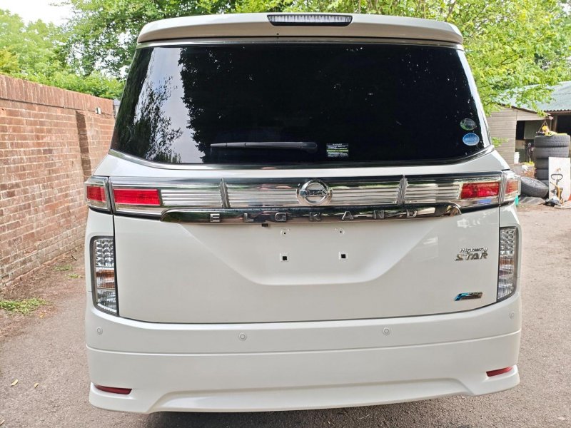 NISSAN ELGRAND