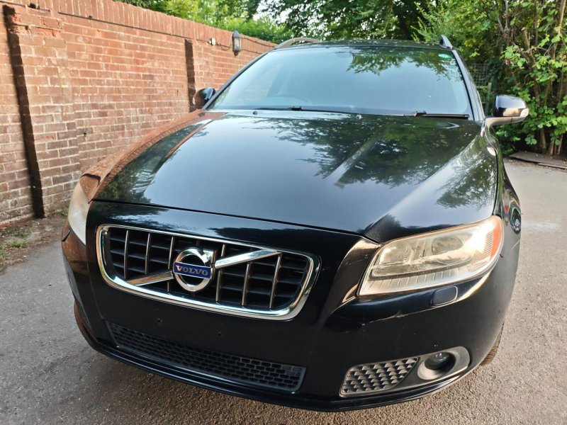 VOLVO V70 2.5T SE Lux Geartronic Euro 5 5dr